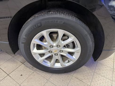 Used 2020 Chevrolet Equinox LS w/ LS Convenience Package image 4