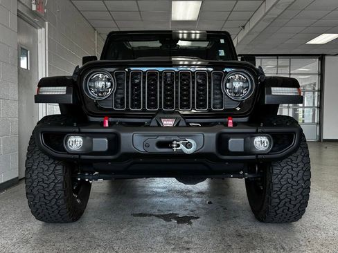 Used 2024 Jeep Wrangler Unlimited Rubicon AWD/4WD image 3