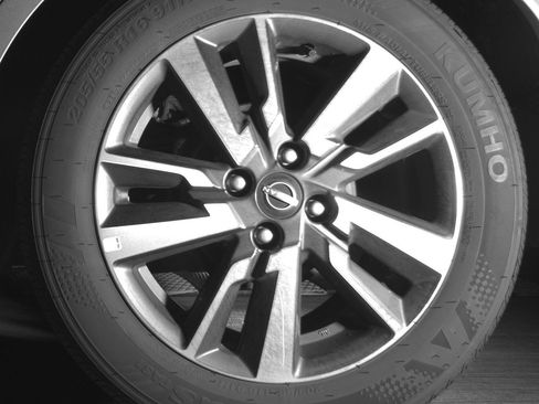 Used 2025 Nissan Versa SV FWD image 14