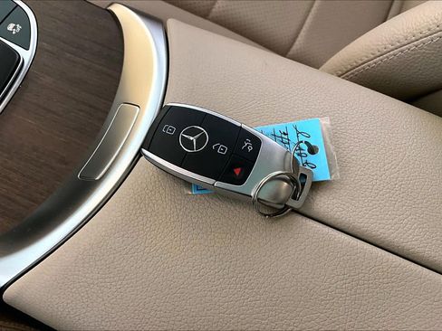 Used 2020 Mercedes-Benz GLC 300 4MATIC image 15