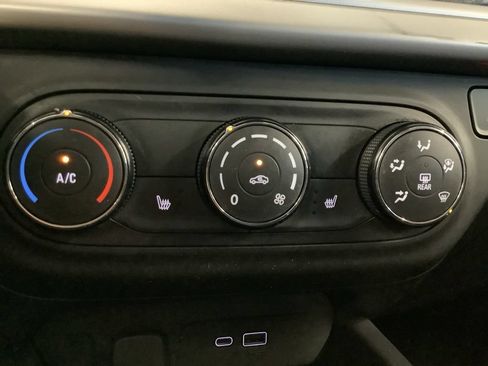 Used 2024 Chevrolet Trax LS w/ LS Convenience Package FWD image 10
