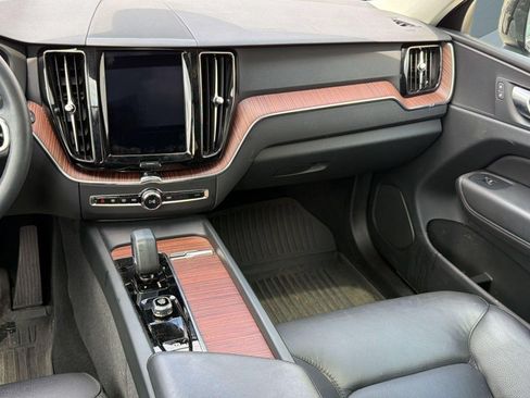 Used 2024 Volvo XC60 B5 Plus w/ Protection Package Premier AWD/4WD image 27