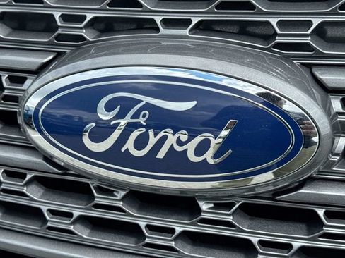 Used 2022 Ford Explorer XLT w/ Equipment Group 202A AWD/4WD image 32