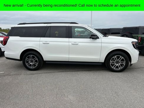 Used 2025 Ford Expedition Max Active AWD/4WD image 2
