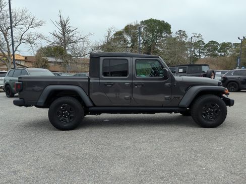 Used 2021 Jeep Gladiator Sport image 8