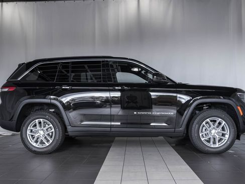 New 2025 Jeep Grand Cherokee Laredo X image 3