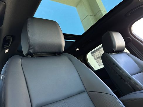 New 2024 Land Rover Range Rover Velar Dynamic SE image 16