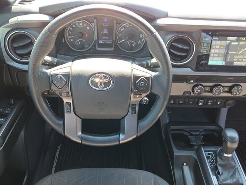 Used 2019 Toyota Tacoma TRD Sport w/ Technology Package image 15