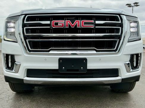 Used 2023 GMC Yukon SLT AWD/4WD image 9