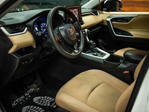 Used 2022 Toyota RAV4 LE image 8