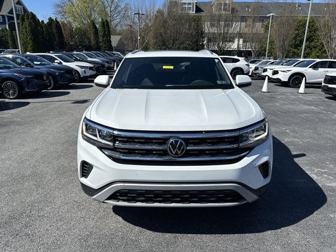 Used 2023 Volkswagen Atlas Cross Sport SE w/ Panoramic Sunroof Package image 3