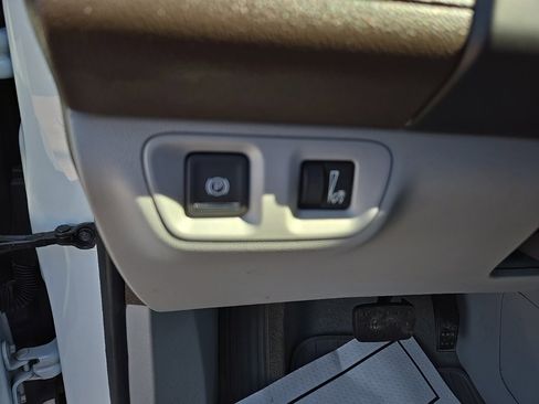 Used 2023 GMC Acadia SLT w/ Preferred Package image 19