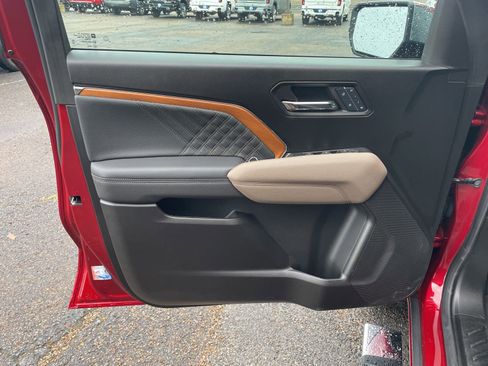 Used 2024 GMC Canyon Denali AWD/4WD image 15