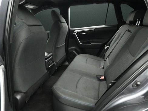 Used 2022 Toyota RAV4 SE image 14