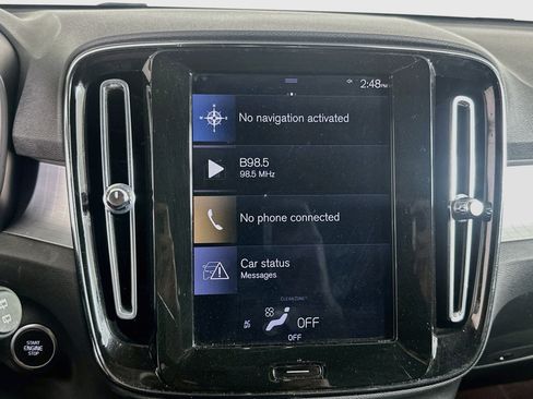 Used 2020 Volvo XC40 T4 Momentum FWD image 19