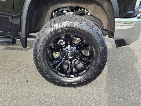 Used 2021 Chevrolet Silverado 2500 LTZ w/ LTZ Premium Package image 9