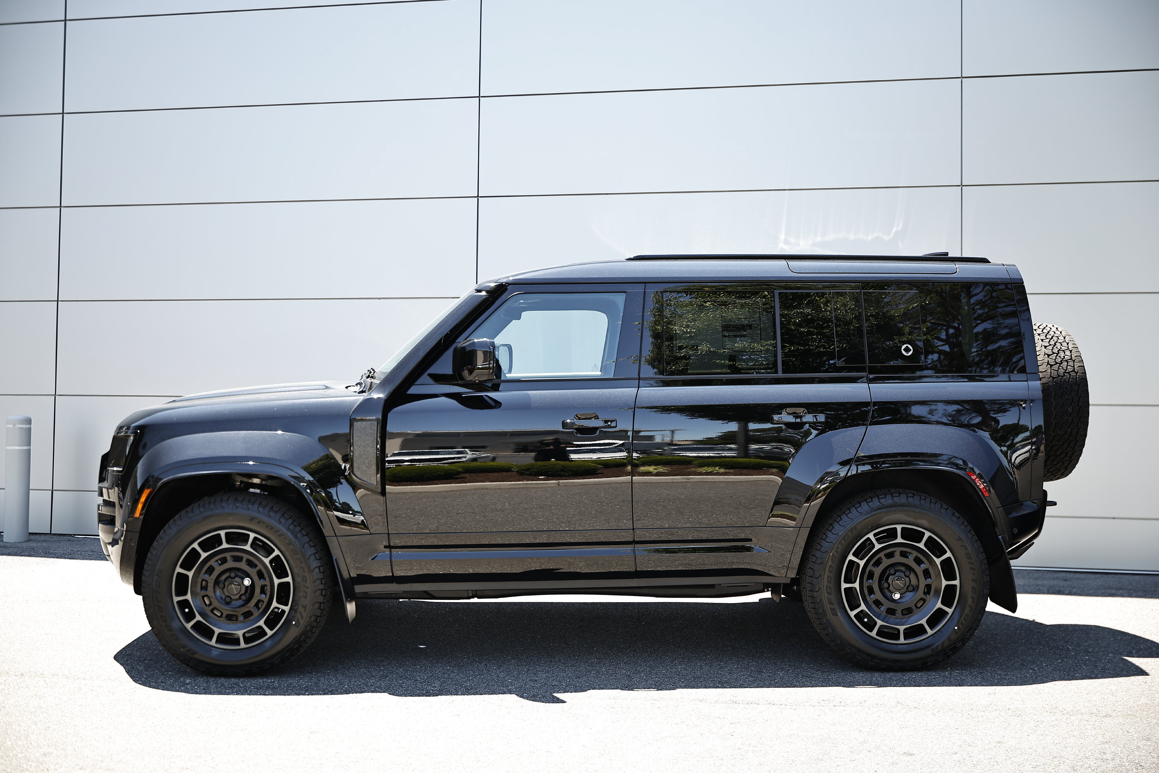 New 2026 Land Rover Defender 110 OCTA AWD/4WD image 6
