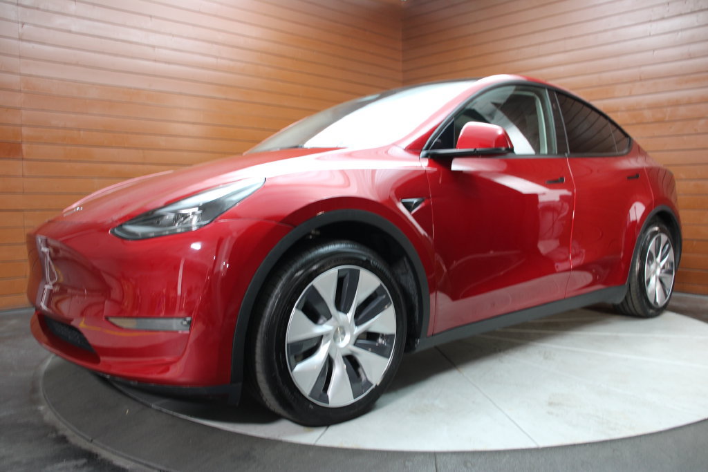 Used 2024 Tesla Model Y Long Range AWD/4WD image 1