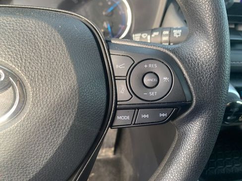 Used 2025 Toyota RAV4 XLE AWD/4WD image 28