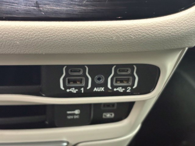 Used 2022 Chrysler Pacifica Touring-L FWD image 41
