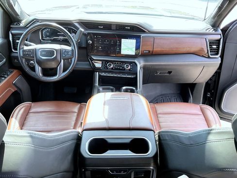 Used 2025 GMC Sierra 2500 Denali Ultimate image 12