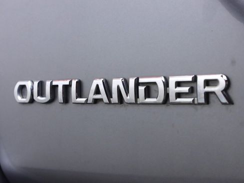 Used 2020 Mitsubishi Outlander ES AWD/4WD image 35