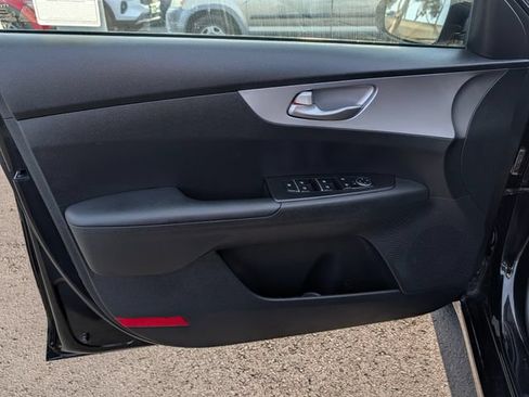 Used 2022 Kia Forte LXS FWD image 14