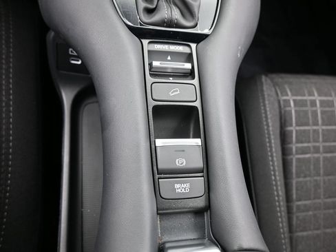 Used 2025 Honda HR-V LX image 25