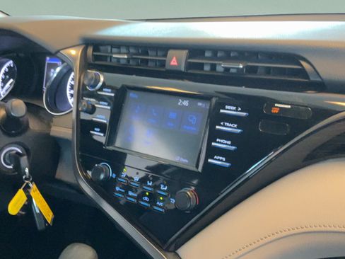 Used 2019 Toyota Camry LE FWD image 36