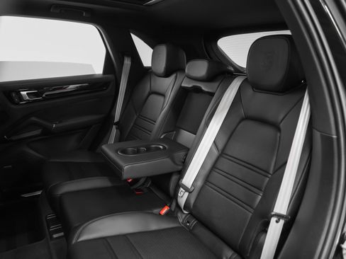 Used 2023 Porsche Cayenne Platinum Edition image 41