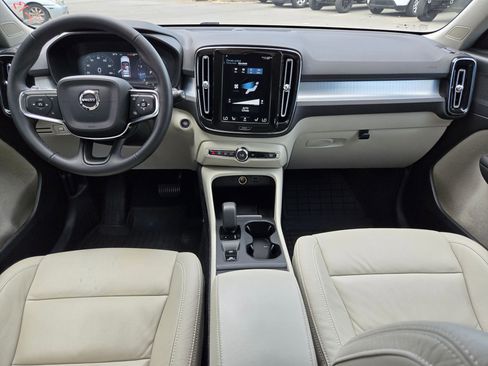 Used 2022 Volvo XC40 T5 Momentum AWD/4WD image 10
