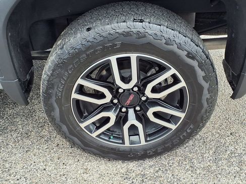 Used 2024 GMC Sierra 1500 AT4 w/ Technology Package AWD/4WD image 20