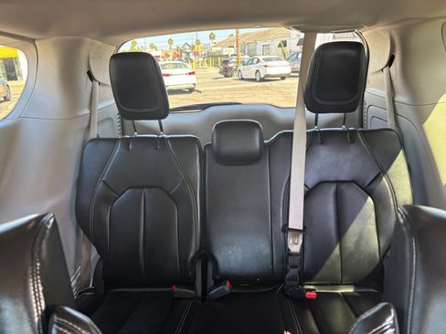 Used 2023 Chrysler Pacifica Touring-L FWD image 26