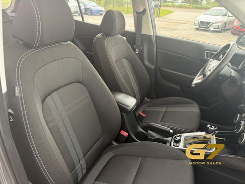 Used 2025 Hyundai Venue SEL FWD image 13