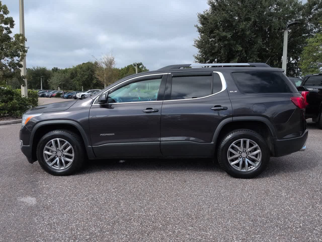 Used 2019 GMC Acadia SLE w/ Driver Alert Package I FWD image 3