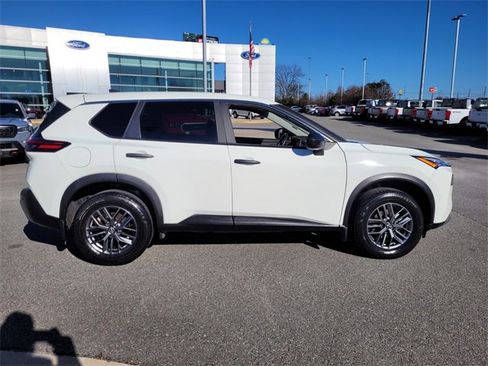 Used 2023 Nissan Rogue S image 10