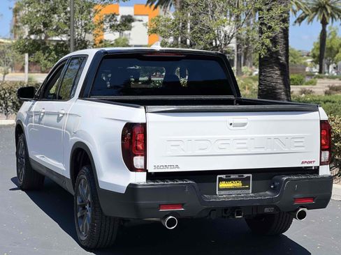 Used 2025 Honda Ridgeline Sport image 2