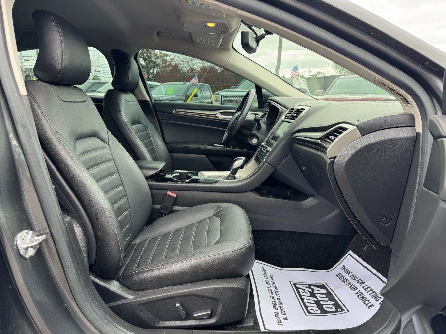 Used 2015 Ford Fusion SE w/ Equipment Group 202A FWD image 18