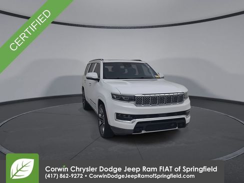 Used 2022 Jeep Grand Wagoneer Series III w/ Rear Seat Video Group 1 AWD/4WD image 4