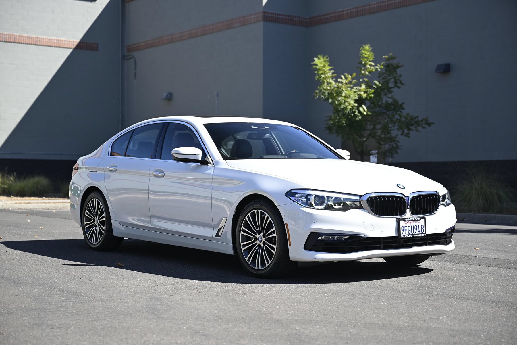 Used 2017 BMW 530i xDrive AWD/4WD image 1