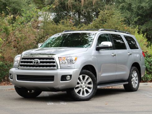 Used 2017 Toyota Sequoia Limited w/ Safety & Convenience Package AWD/4WD image 4