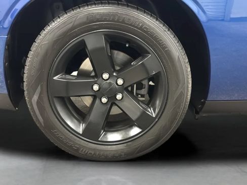 Used 2012 Dodge Challenger SXT RWD image 27
