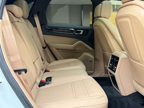 Used 2023 Porsche Cayenne S image 29