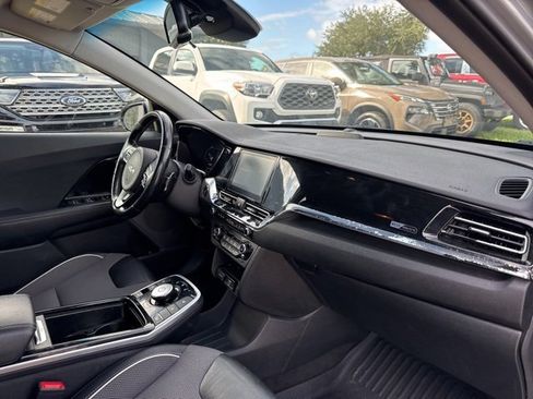 Used 2022 Kia Niro EX w/ Cold Weather Package image 10