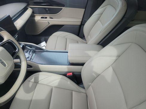 Certified 2025 Lincoln Nautilus Premier AWD/4WD image 9