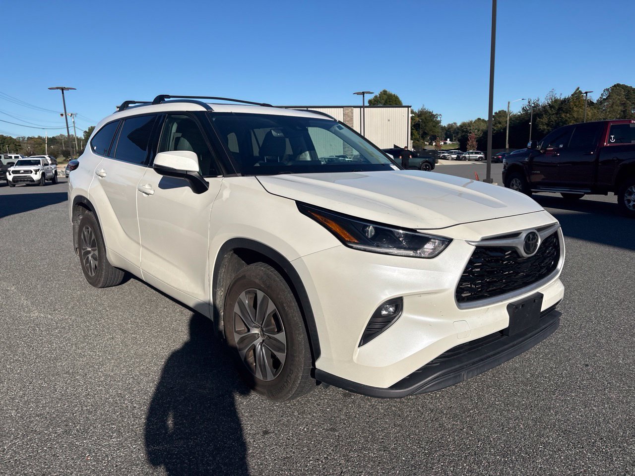 Used 2021 Toyota Highlander XLE AWD/4WD image 9