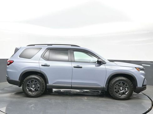 Certified 2025 Honda Pilot TrailSport image 7