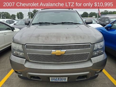 Used 2007 Chevrolet Avalanche LTZ w/ LTZ Preferred Equipment Group AWD/4WD image 3