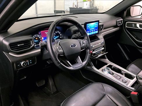 Used 2020 Ford Explorer XLT w/ Equipment Group 202A image 12