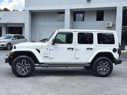 Used 2024 Jeep Wrangler Unlimited Sahara AWD/4WD image 2